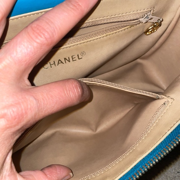 Vintage CHANEL Turquoise Quilted Vanity Handbag - Picture 10 of 15